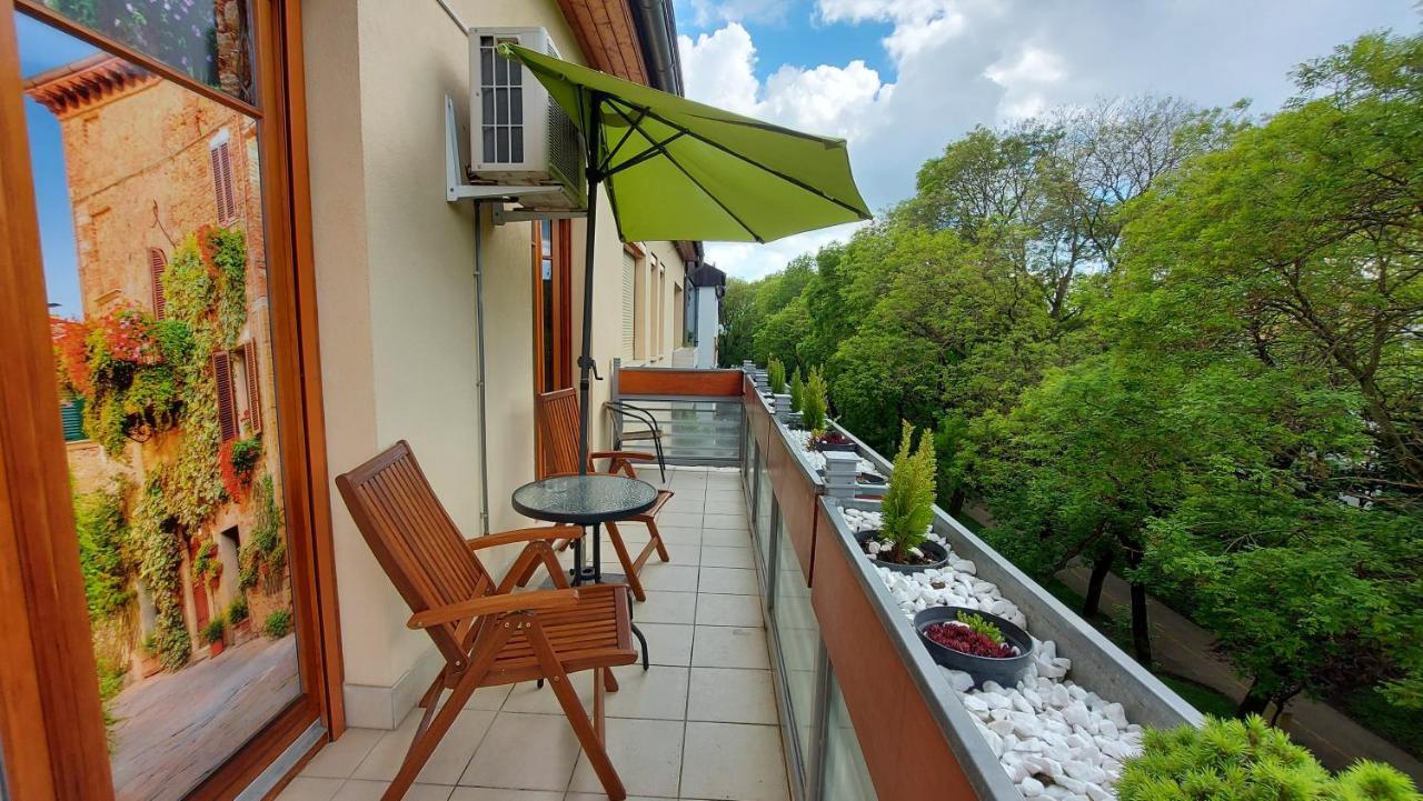 Sunny Loft Kecskemet Apartment Exterior photo